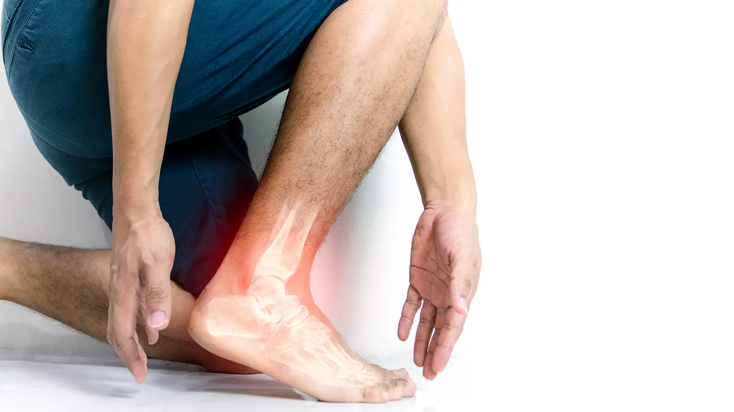 a man touch his leg pain